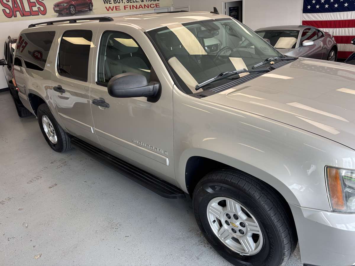 2008 Chevrolet Suburban LS - Photo 4