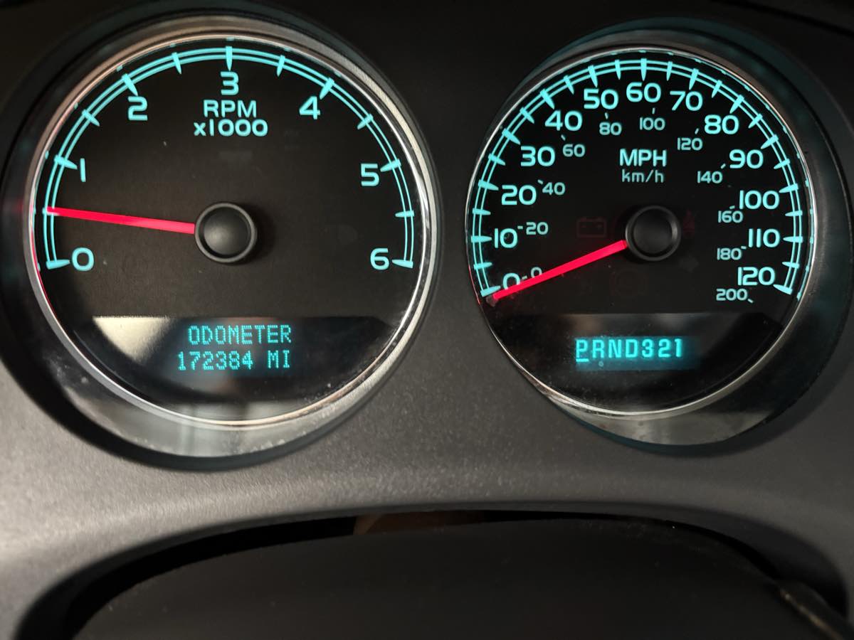 2008 Chevrolet Suburban LS - Photo 15