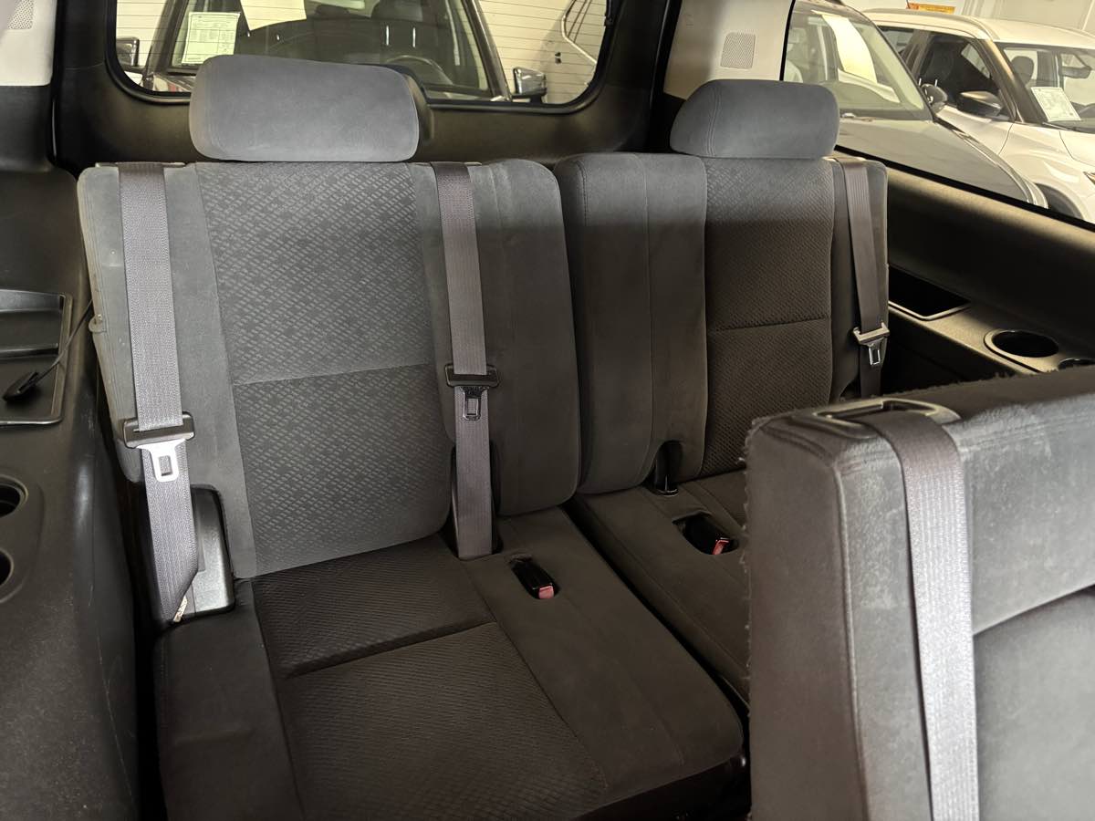 2008 Chevrolet Suburban LS - Photo 23