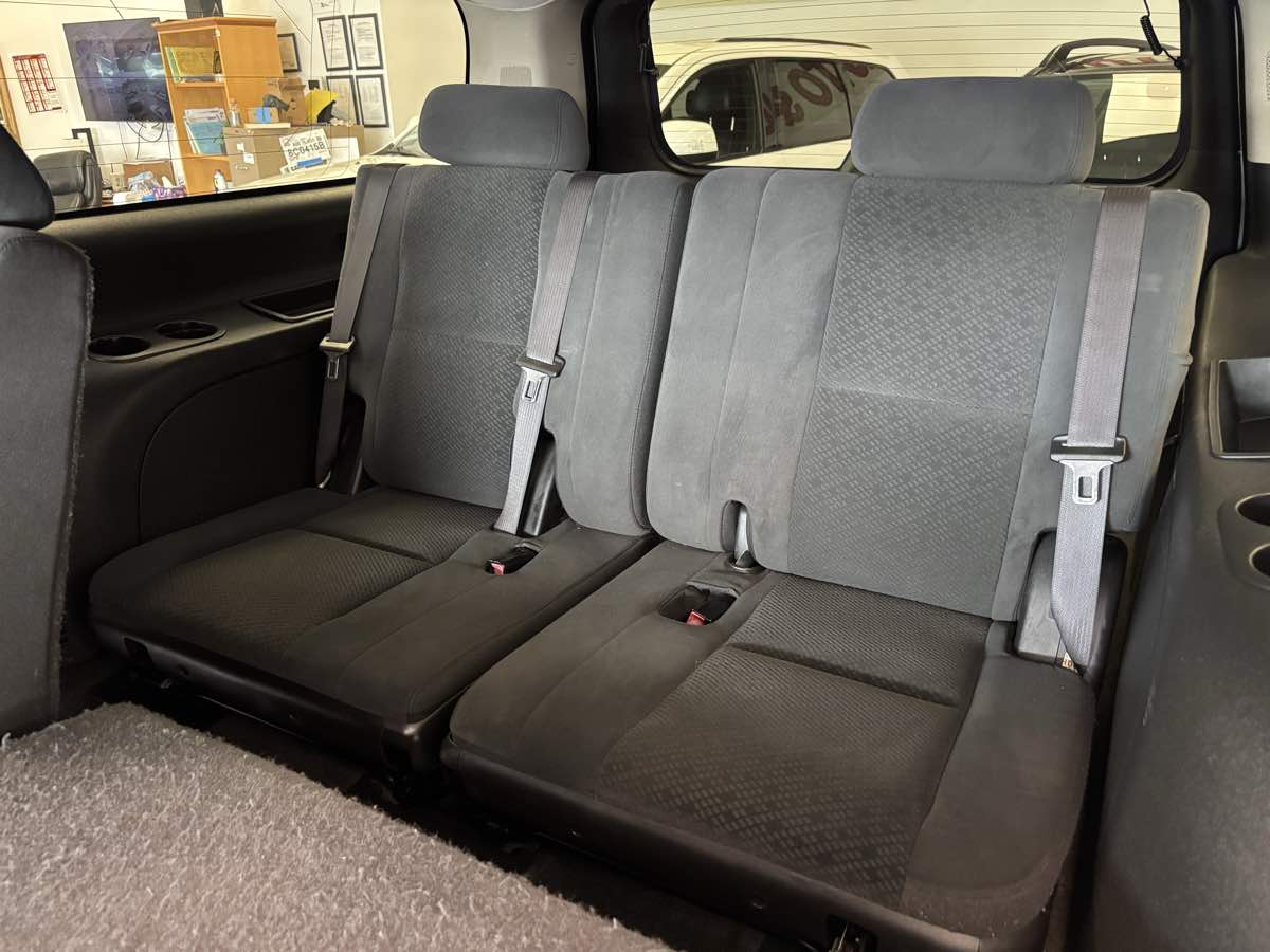 2008 Chevrolet Suburban LS - Photo 24