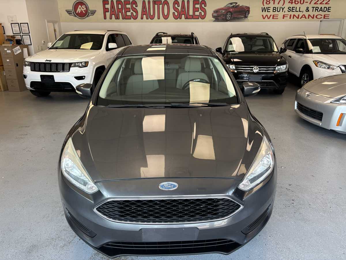 2016 Ford Focus SE photo 2