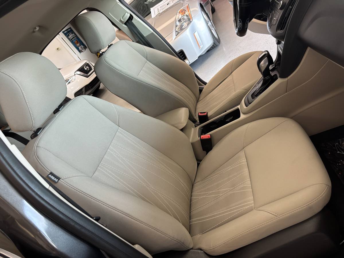 2016 Ford Focus SE photo 16