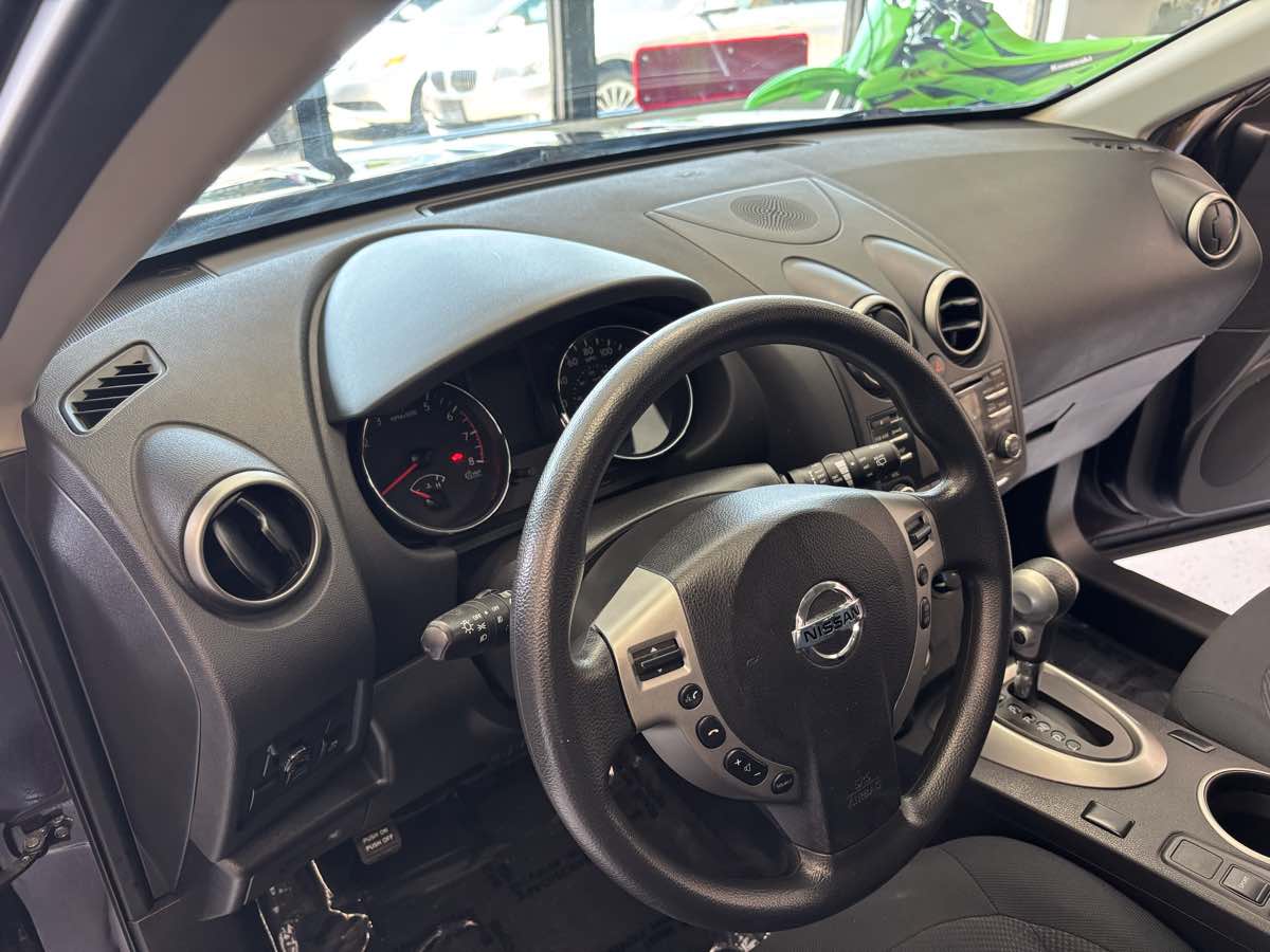 2014 Nissan Rogue Select S photo 12