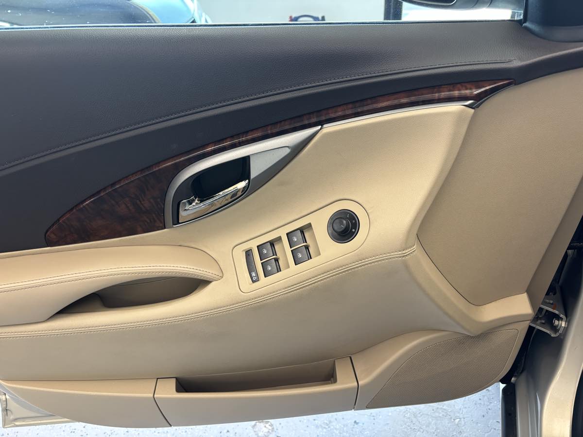 2010 Buick LaCrosse CXL photo 19