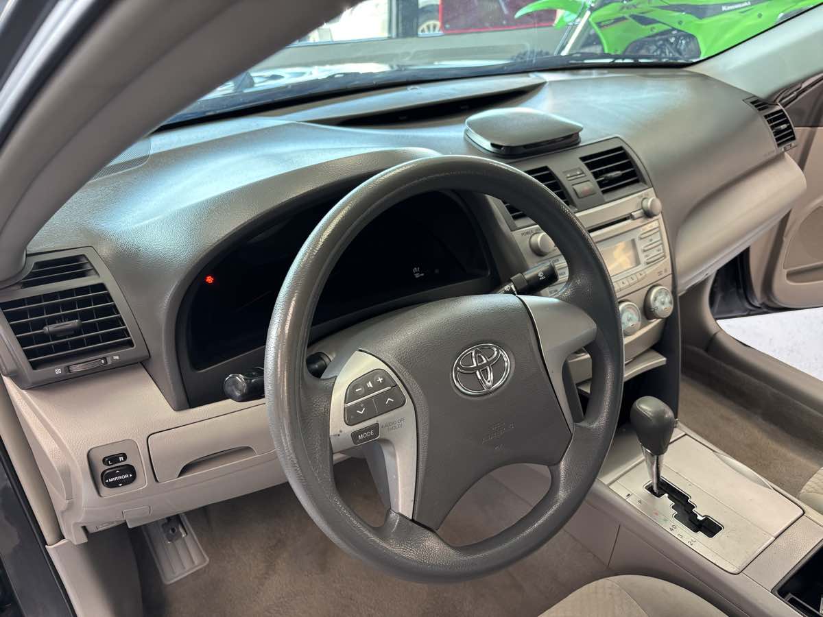 2008 Toyota Camry LE photo 13