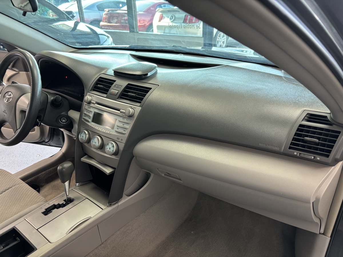 2008 Toyota Camry LE photo 14