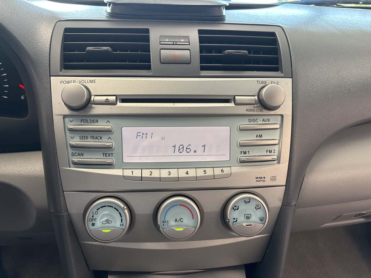 2008 Toyota Camry LE photo 16