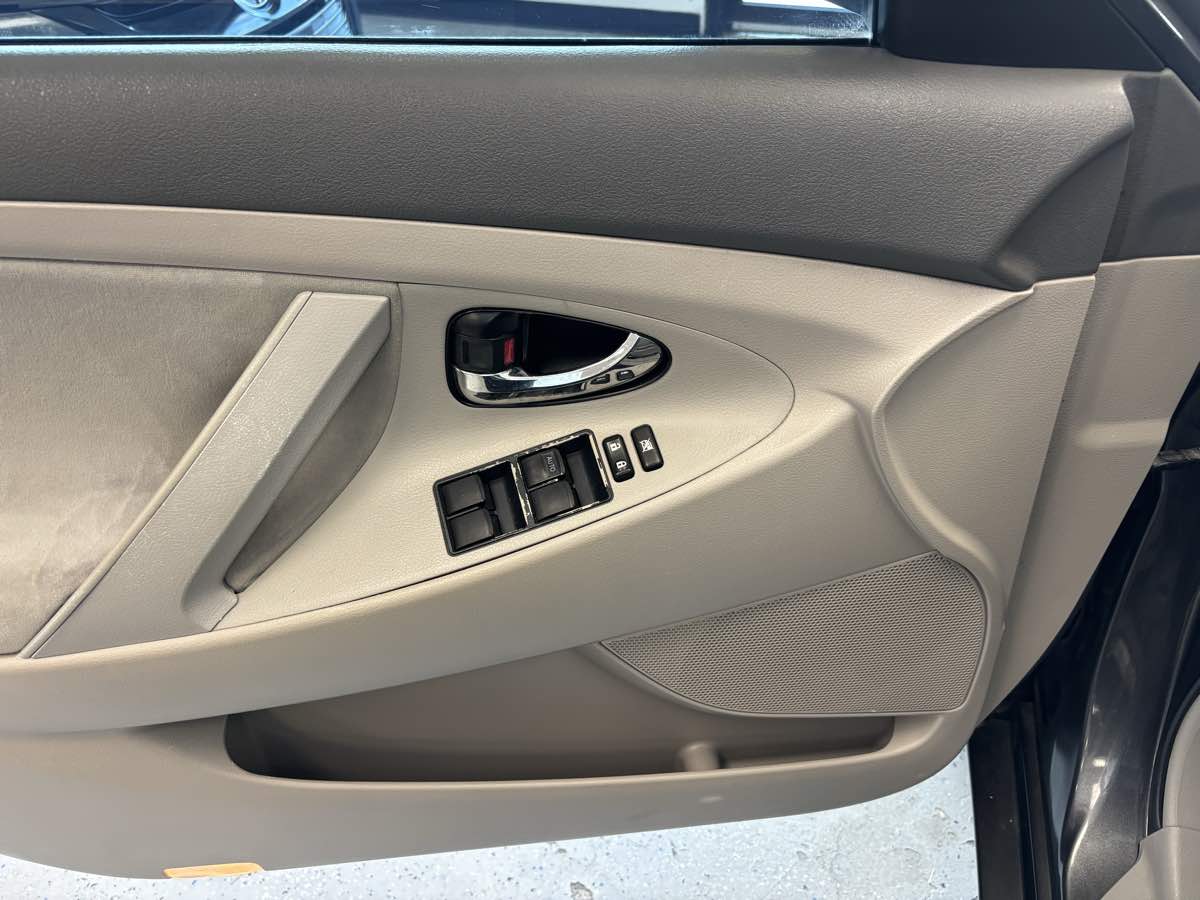 2008 Toyota Camry LE photo 17