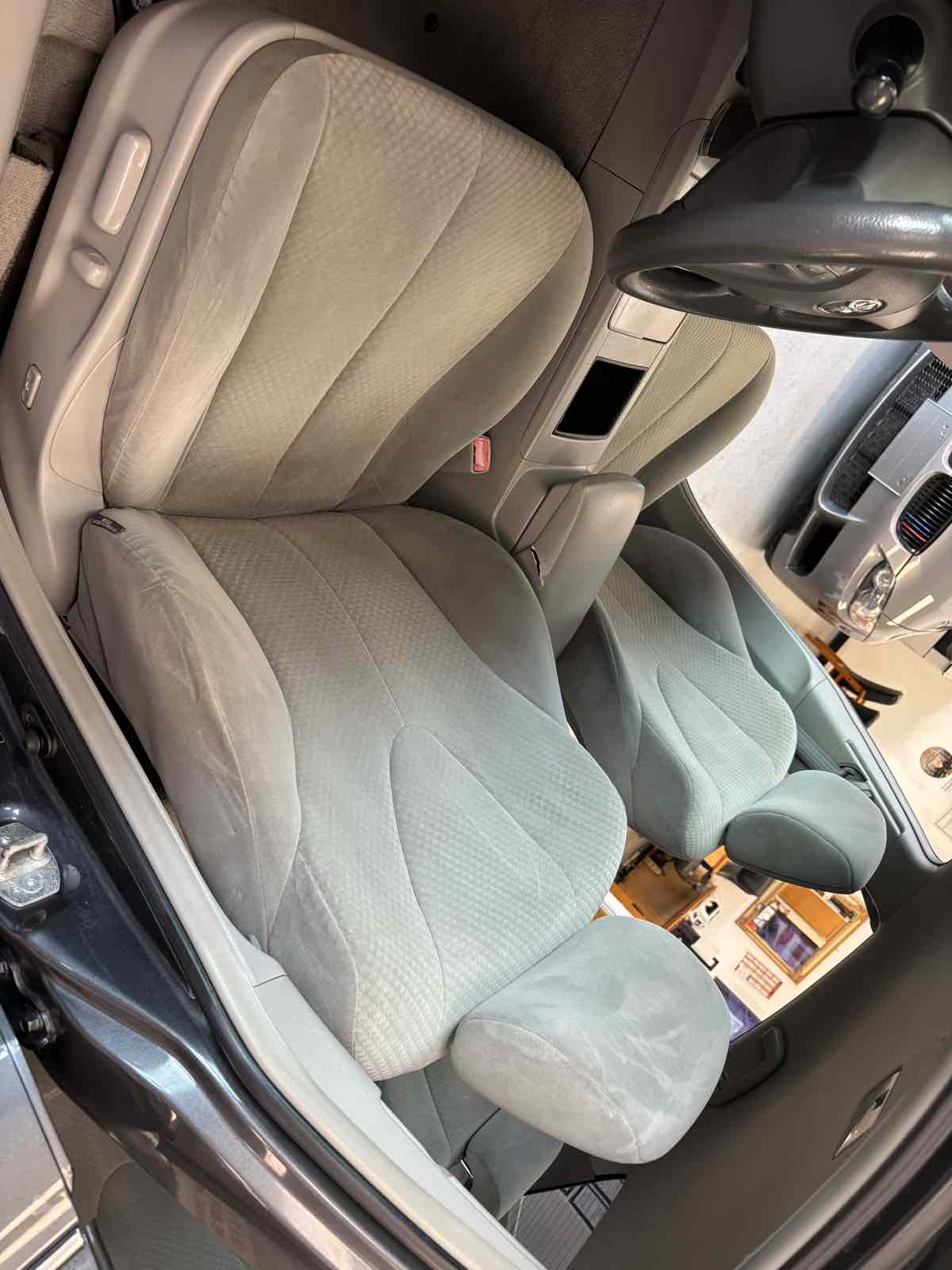 2008 Toyota Camry LE photo 19