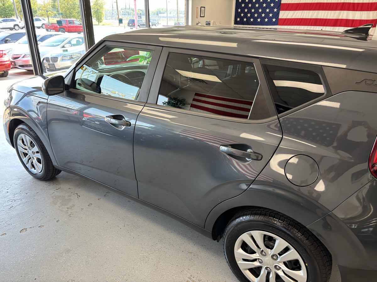 2022 Kia Soul LX - Photo 3