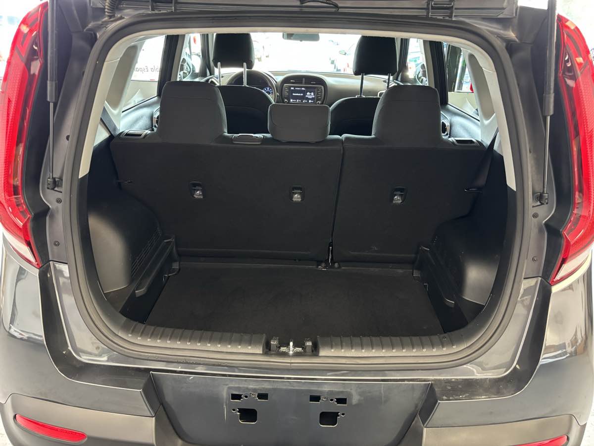2022 Kia Soul LX - Photo 21