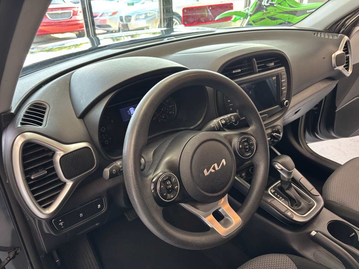2022 Kia Soul LX - Photo 10