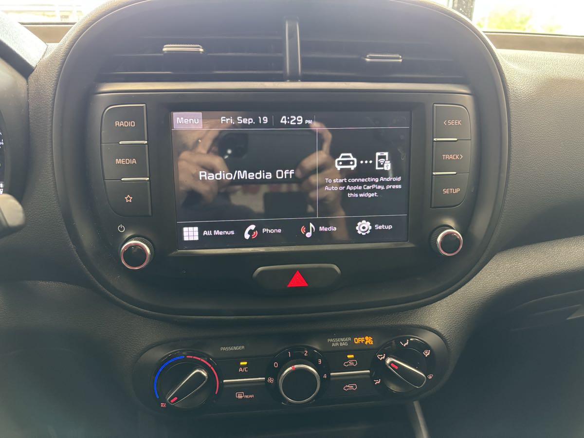 2022 Kia Soul LX - Photo 17