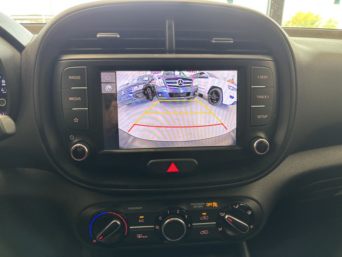 2022 Kia Soul LX - Photo 18