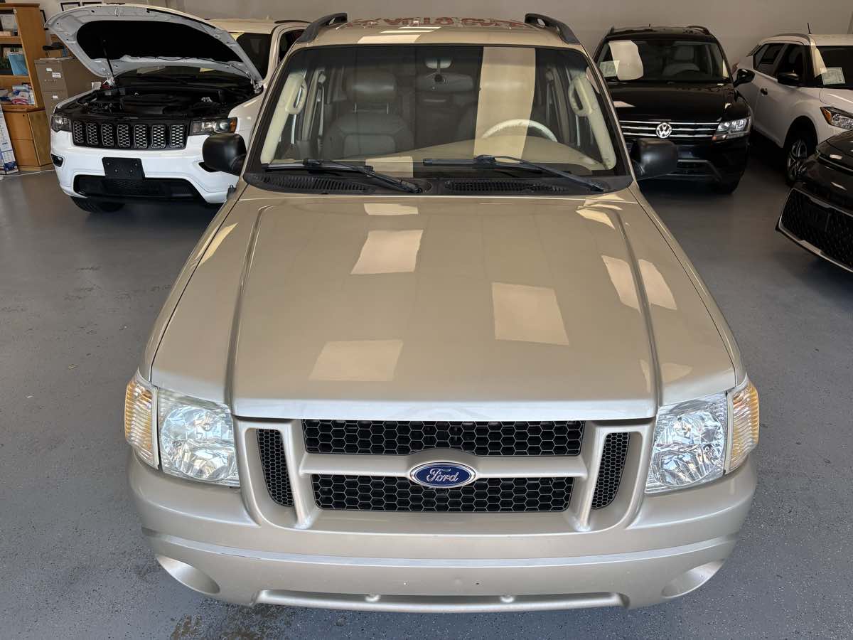 2005 Ford Explorer Sport Trac XLS photo 2