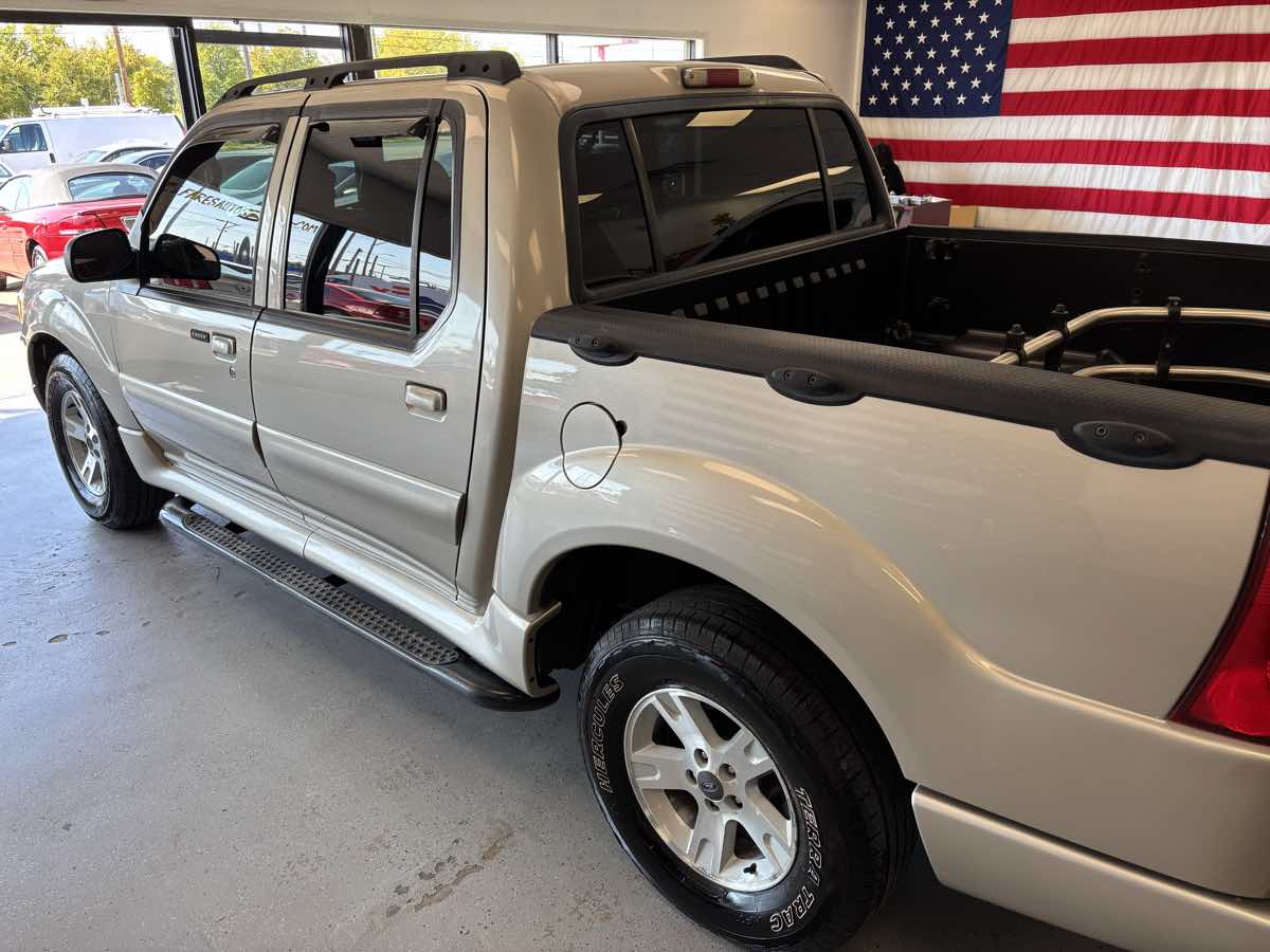 2005 Ford Explorer Sport Trac XLS photo 12