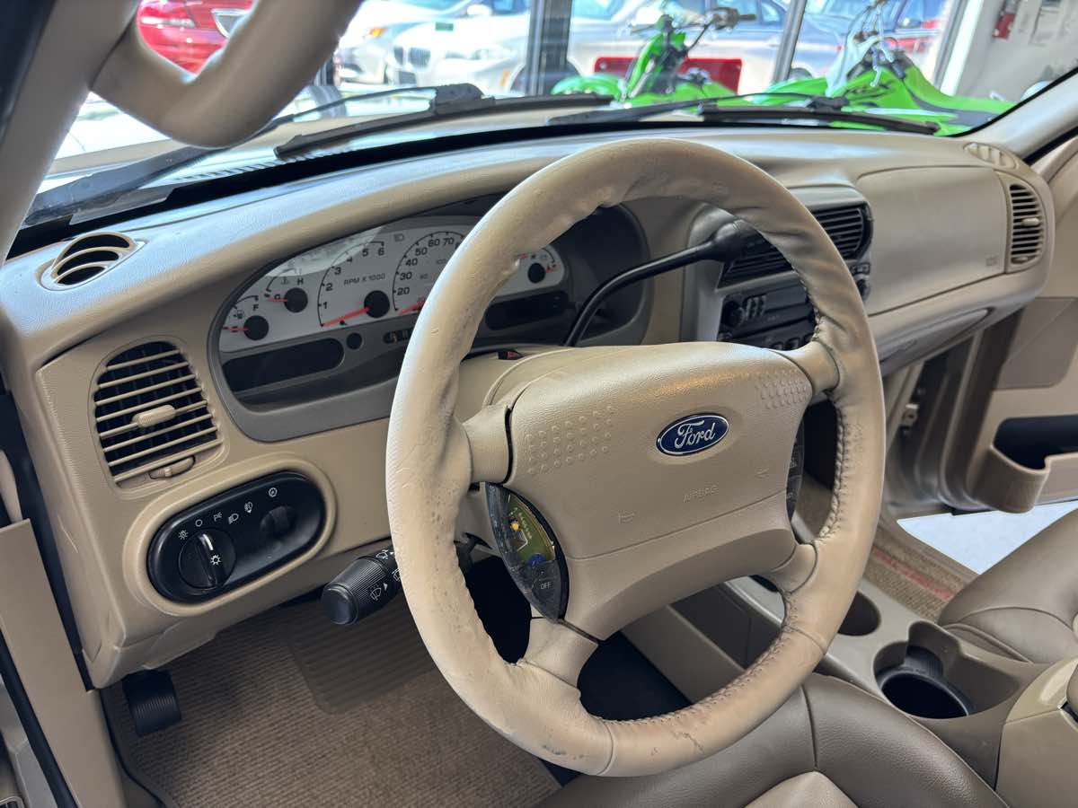 2005 Ford Explorer Sport Trac XLS photo 13
