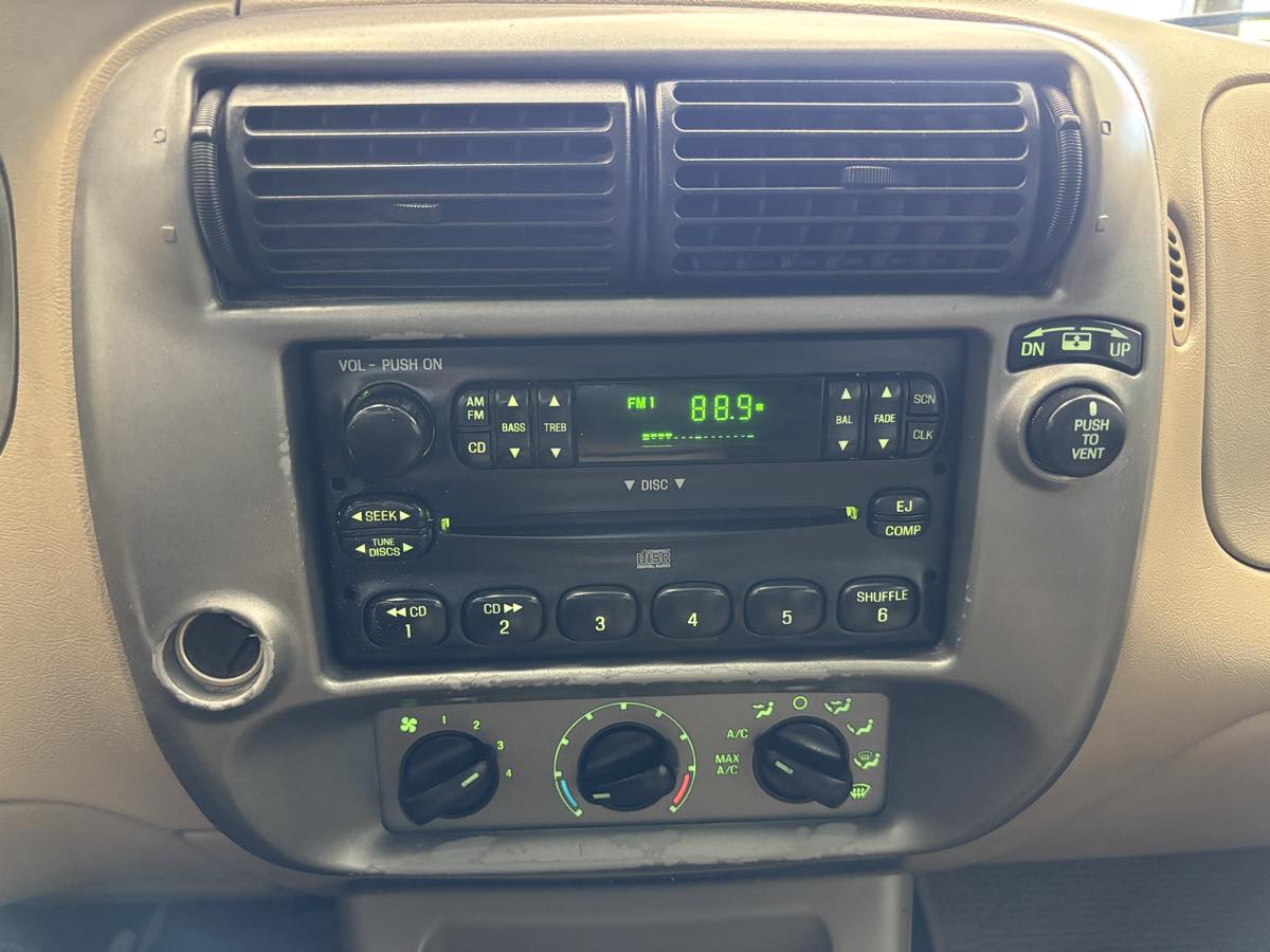2005 Ford Explorer Sport Trac XLS photo 16