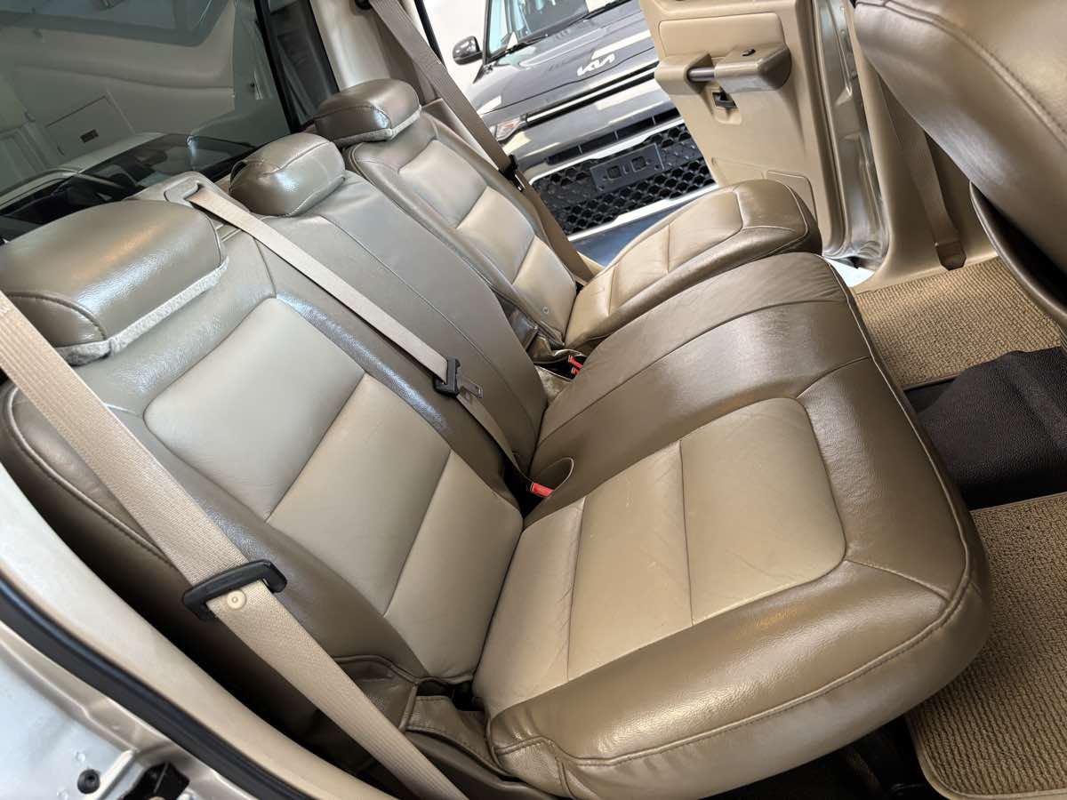 2005 Ford Explorer Sport Trac XLS photo 23