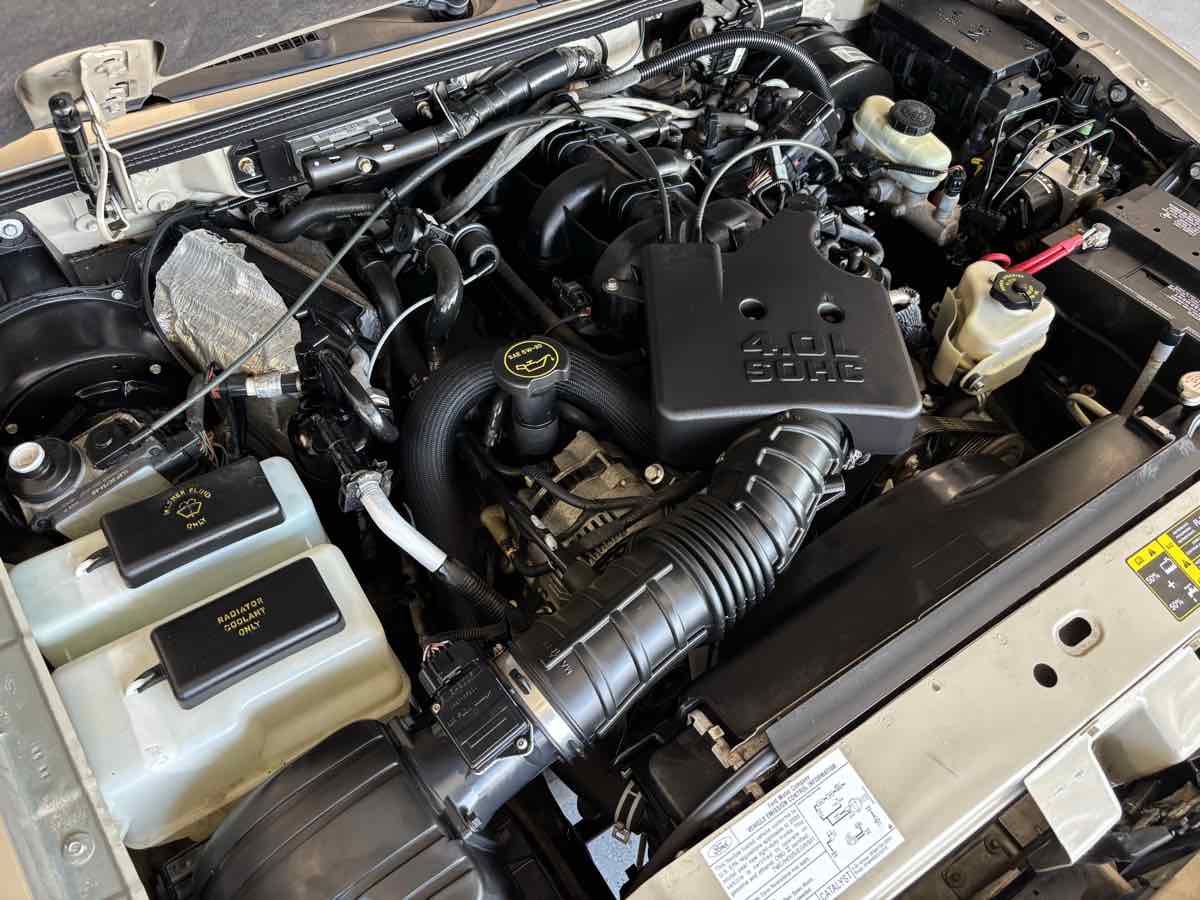 2005 Ford Explorer Sport Trac XLS photo 27