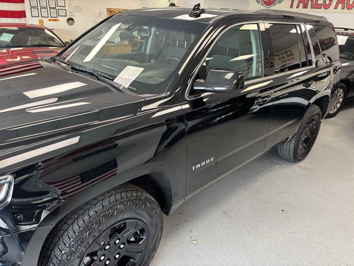 2019 Chevrolet Tahoe LS photo 2