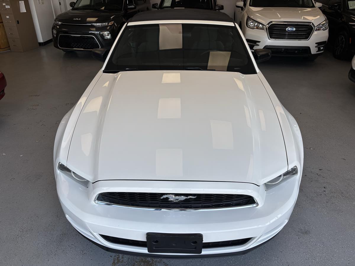 2013 Ford Mustang V6 Convertible photo 2