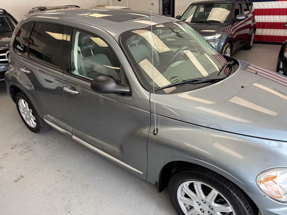 2010 Chrysler PT Cruiser Touring photo 4