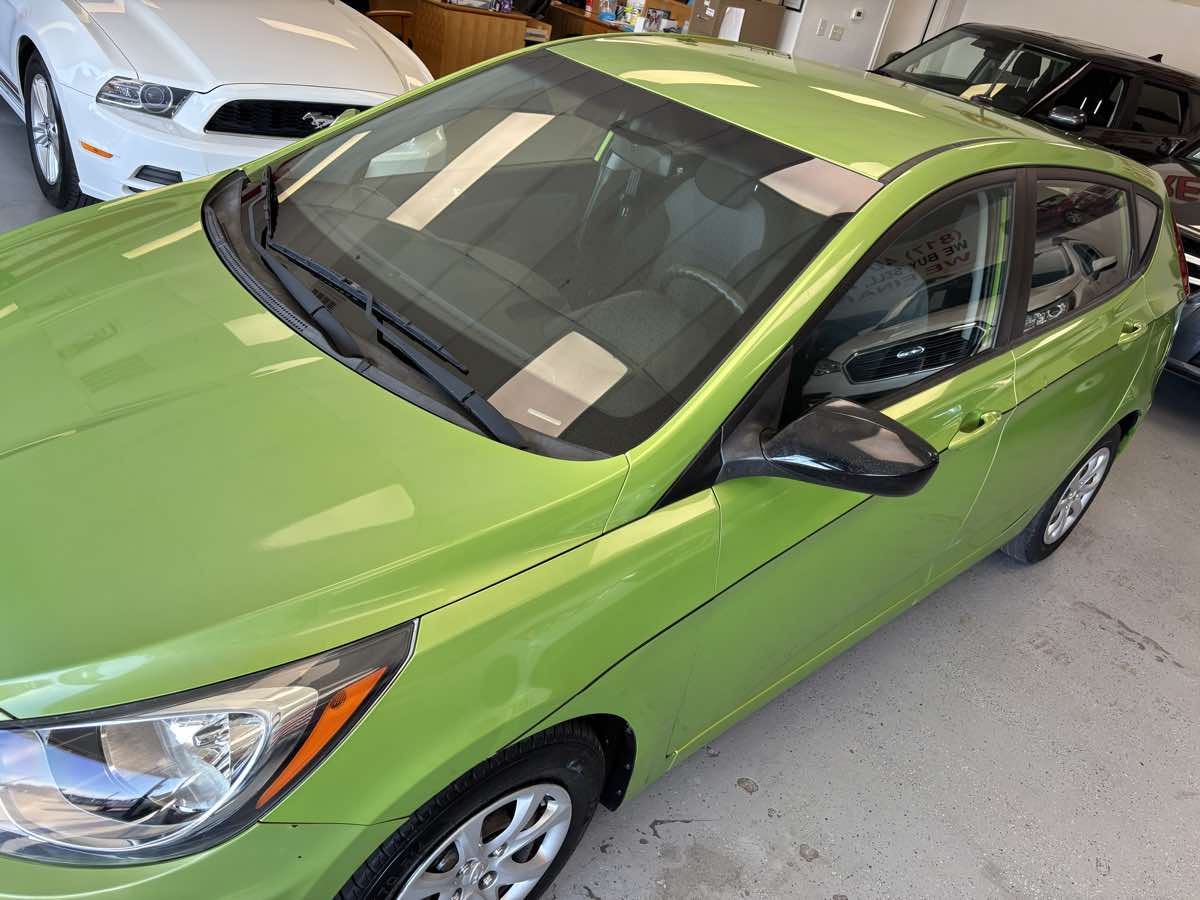2012 Hyundai Accent GS photo 2