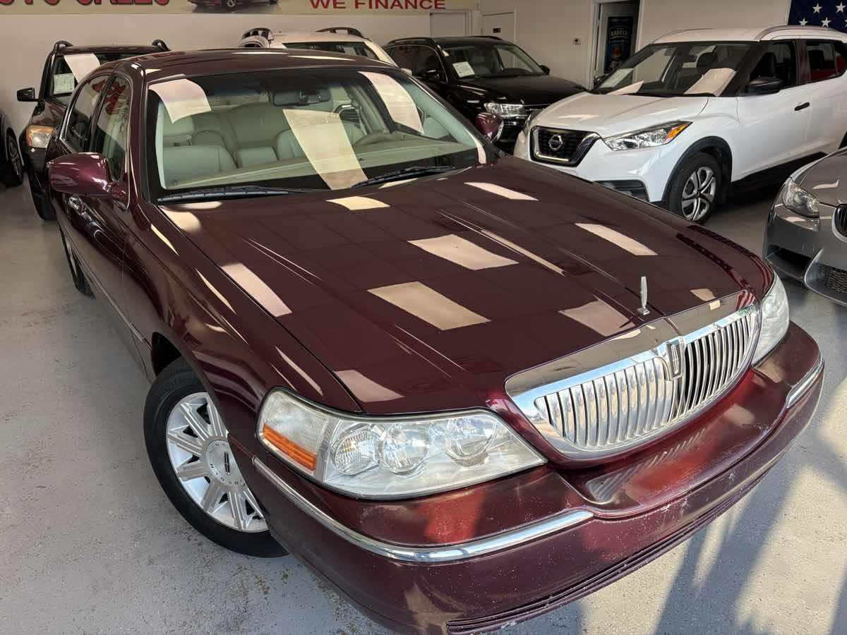2007 Lincoln Town Car Signature Limited photo 3
