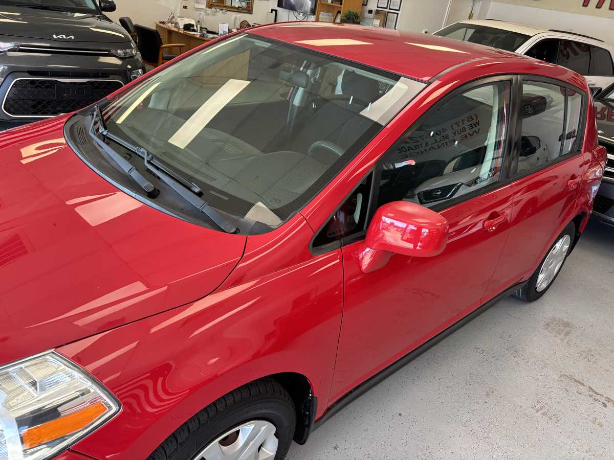 2011 Nissan Versa 1.8 S photo 2