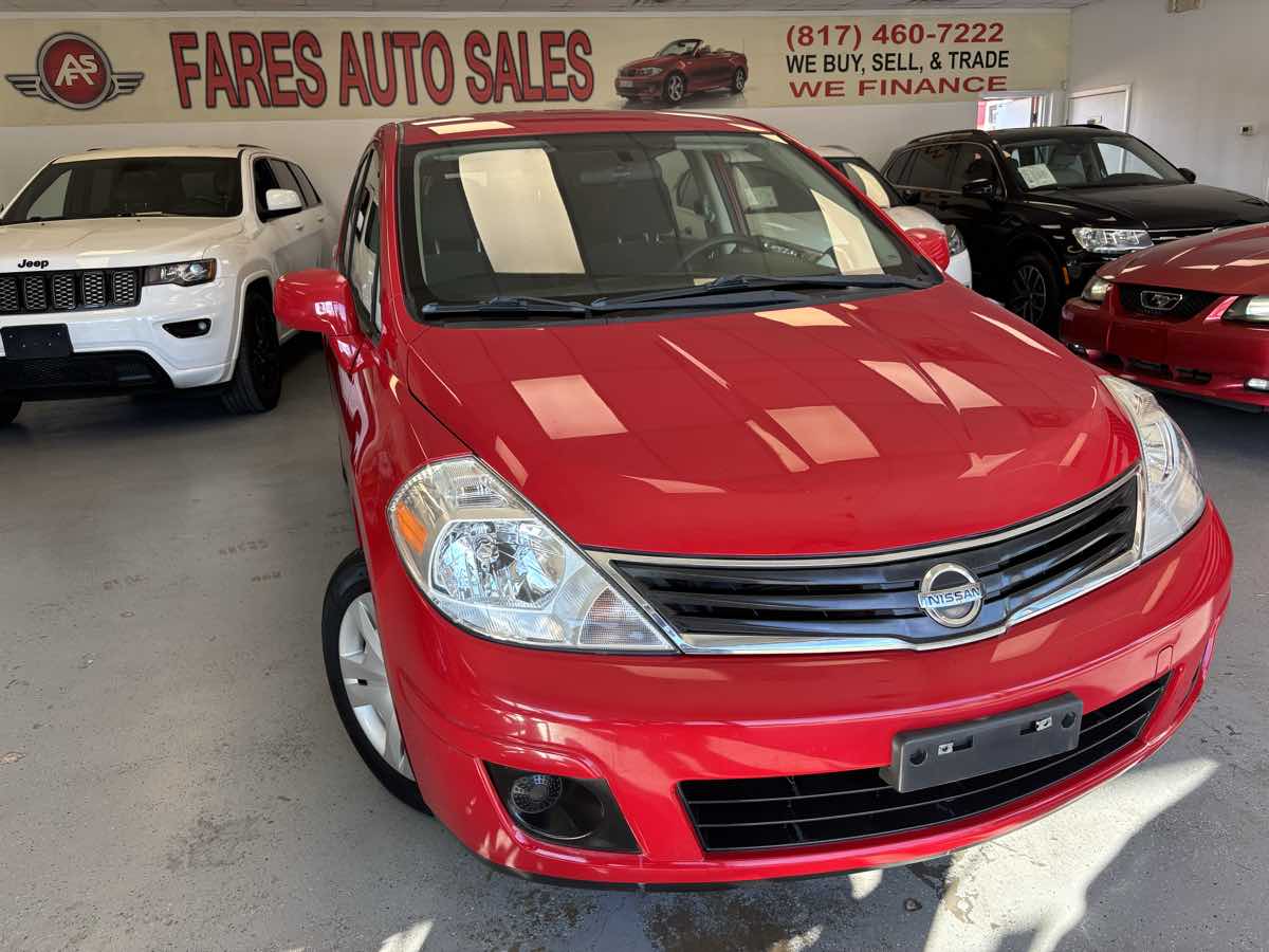 2011 Nissan Versa 1.8 S photo 4