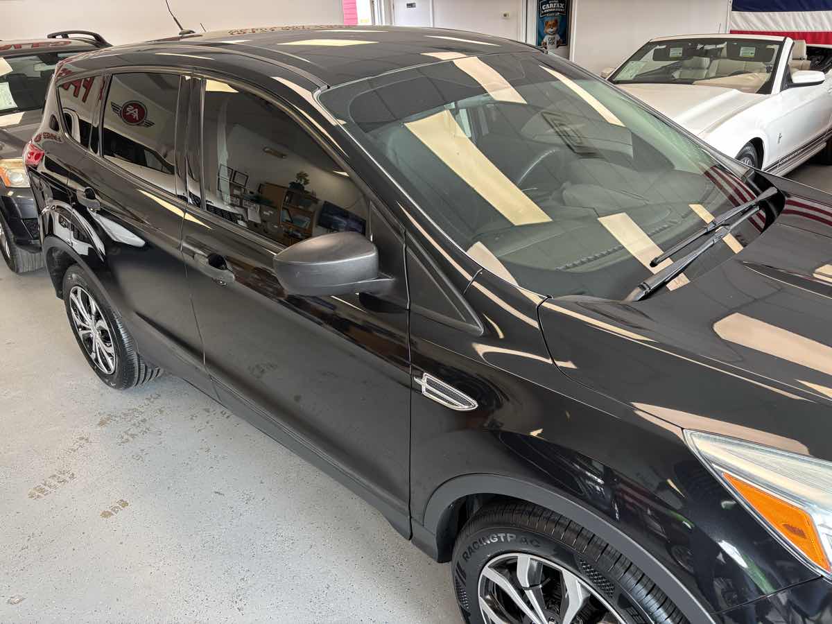 2014 Ford Escape S photo 4