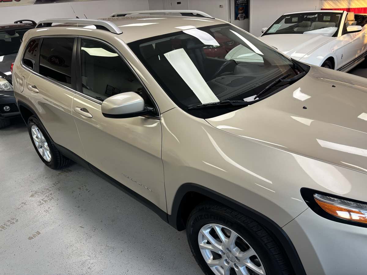 2015 Jeep Cherokee Latitude photo 3