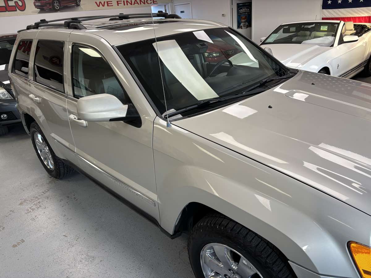 2008 Jeep Grand Cherokee Limited photo 2