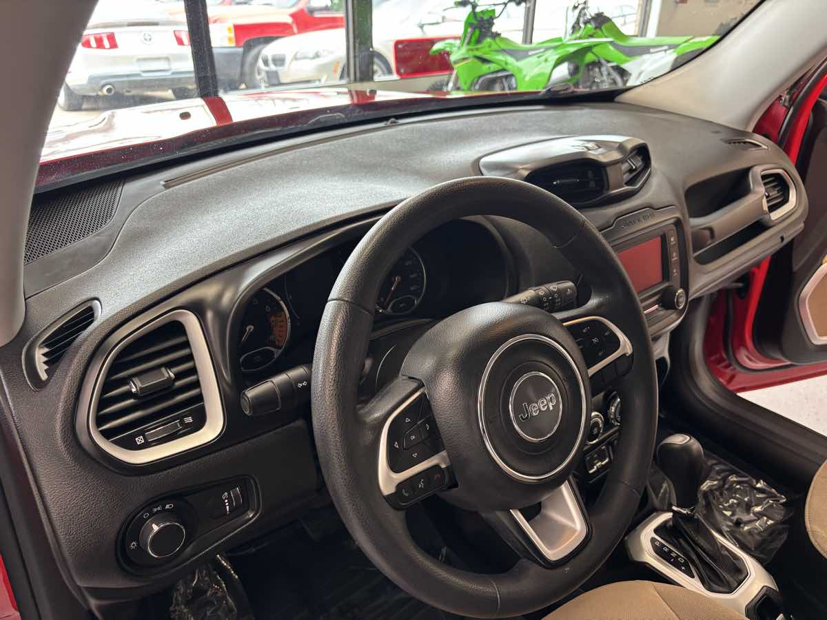 Jeep Renegade photo 14