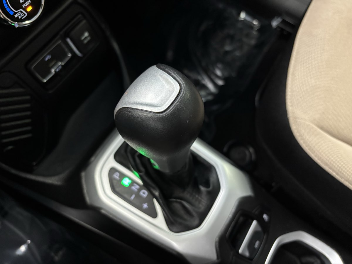 Jeep Renegade photo 19
