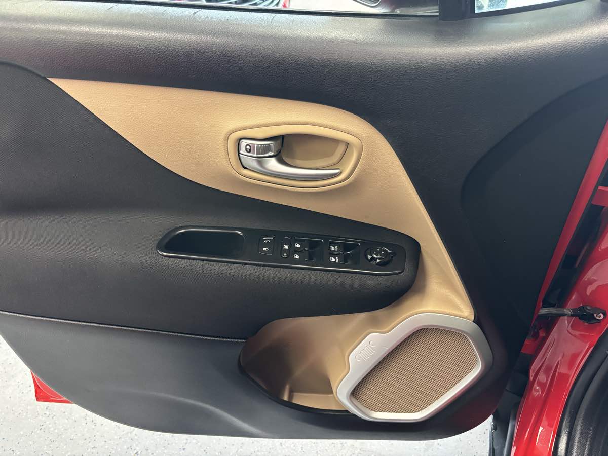 Jeep Renegade photo 20