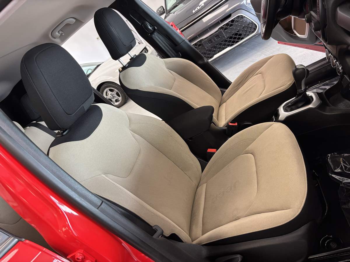 Jeep Renegade photo 22
