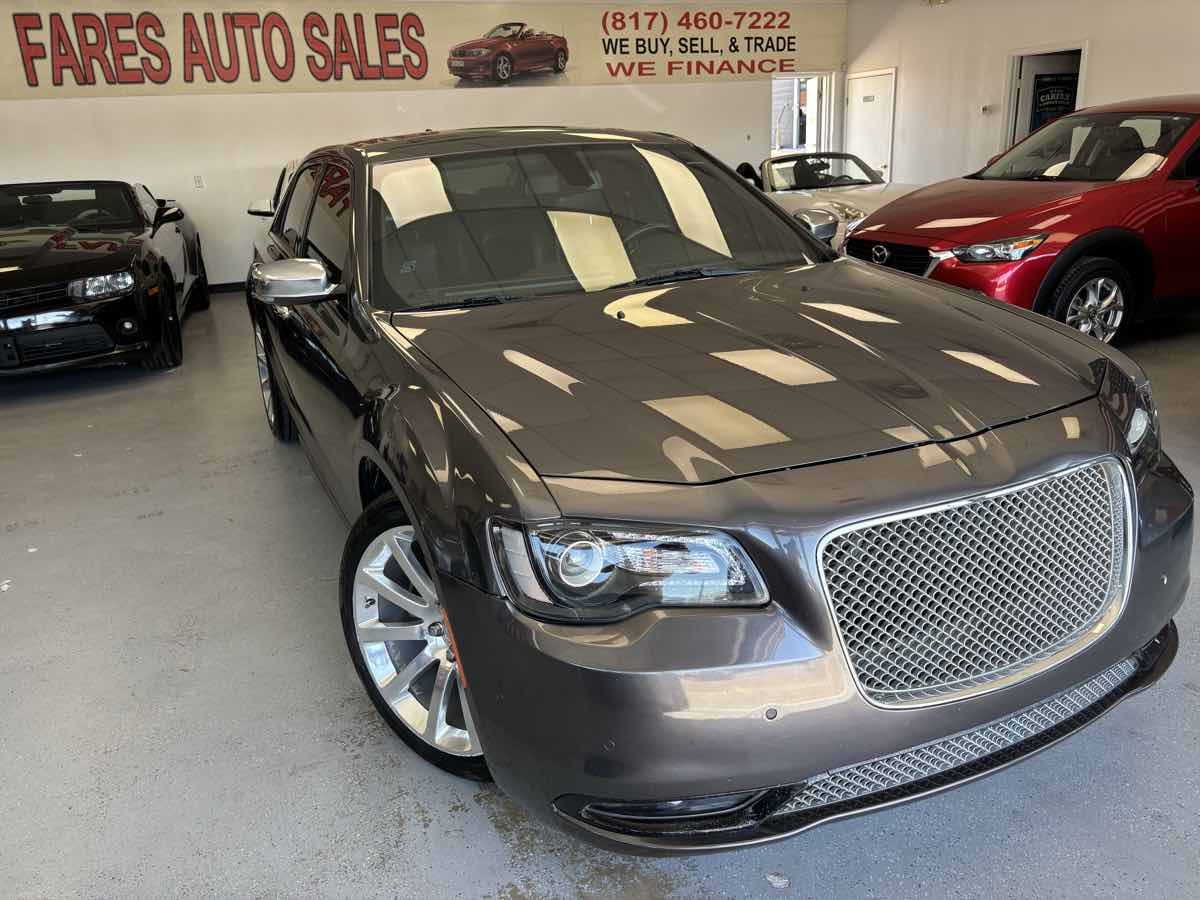 2018 Chrysler 300 S's photo