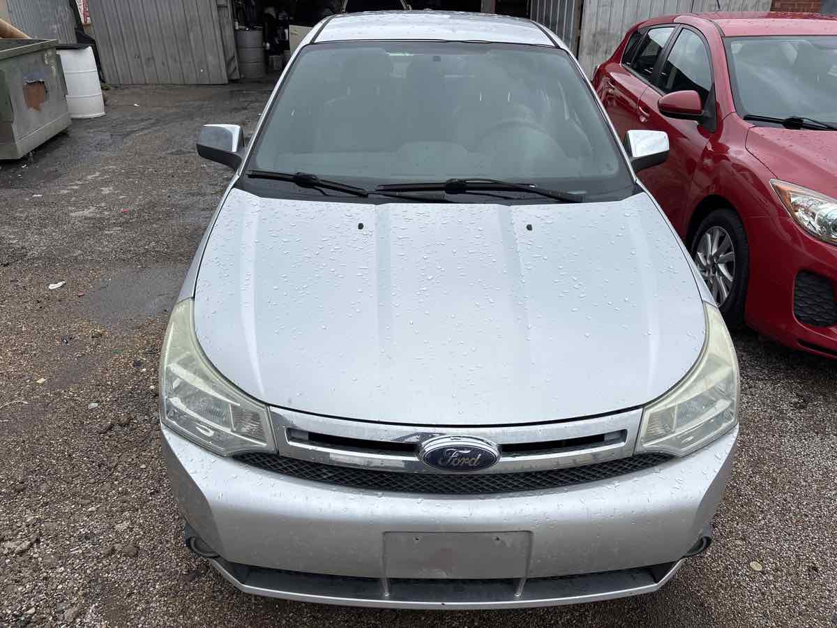2010 Ford Focus SEL's photo