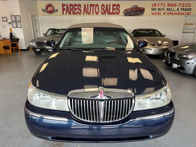 Pearl Blue Metallic 2001 Lincoln Town Car Sedan Rear-Wheel Drive Automatic