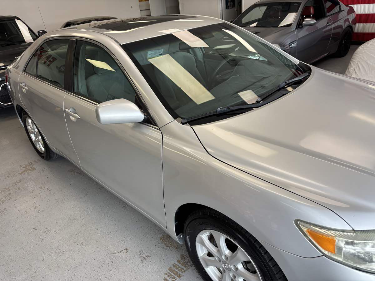 Toyota Camry photo 2