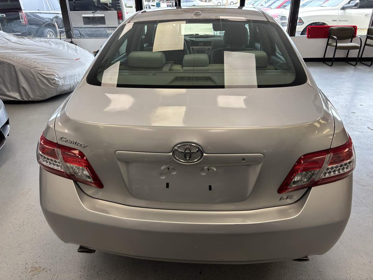 Toyota Camry photo 9