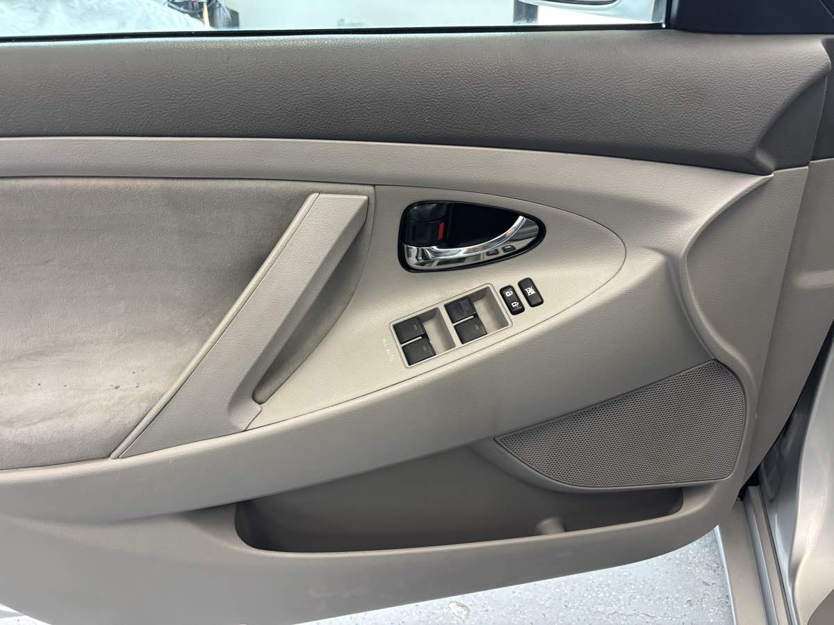 Toyota Camry photo 19