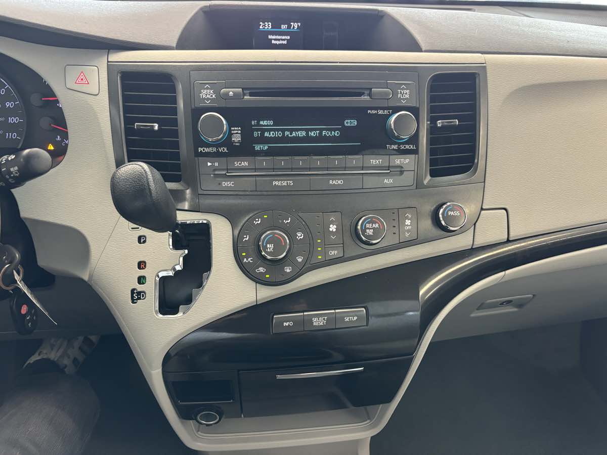 Toyota Sienna photo 12