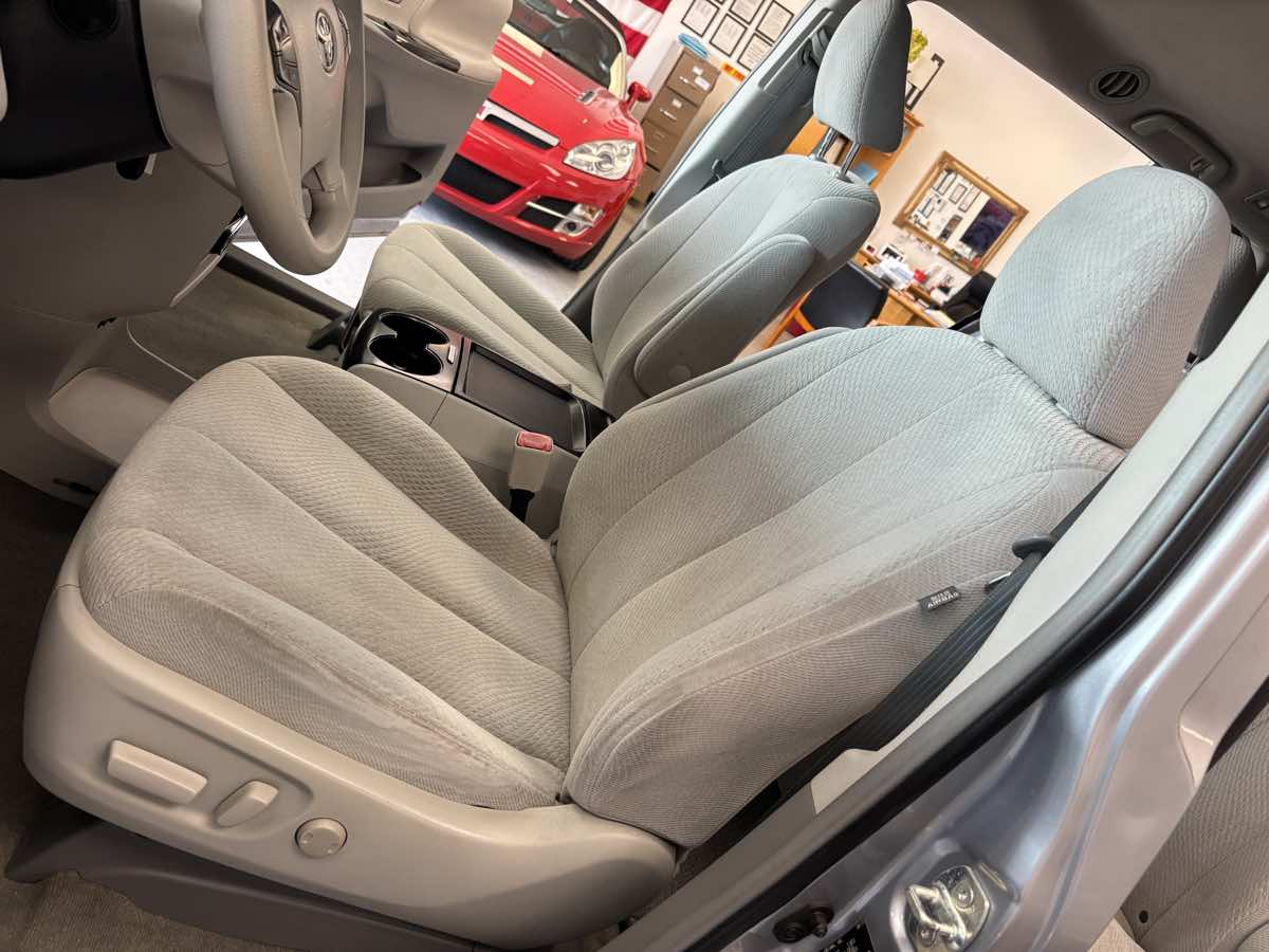 Toyota Sienna photo 16