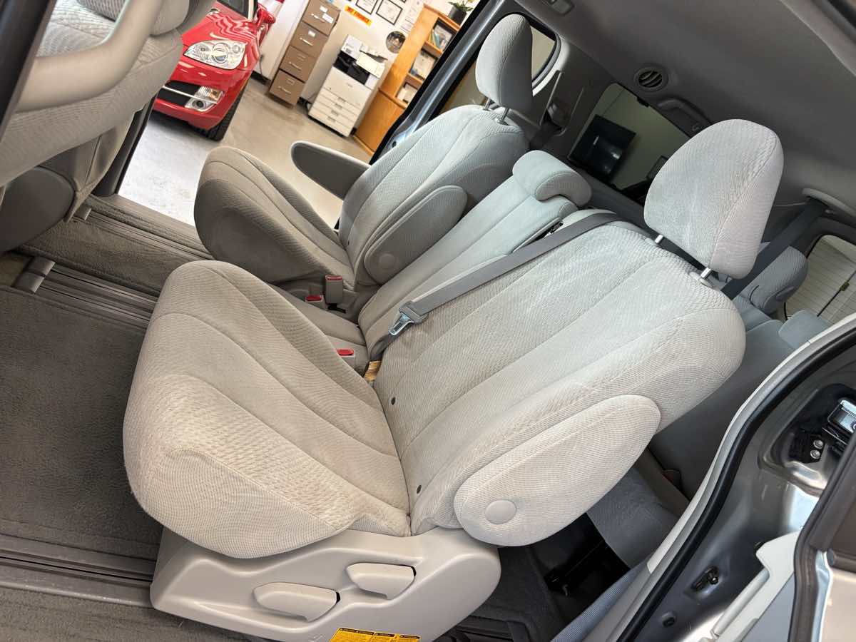 Toyota Sienna photo 19