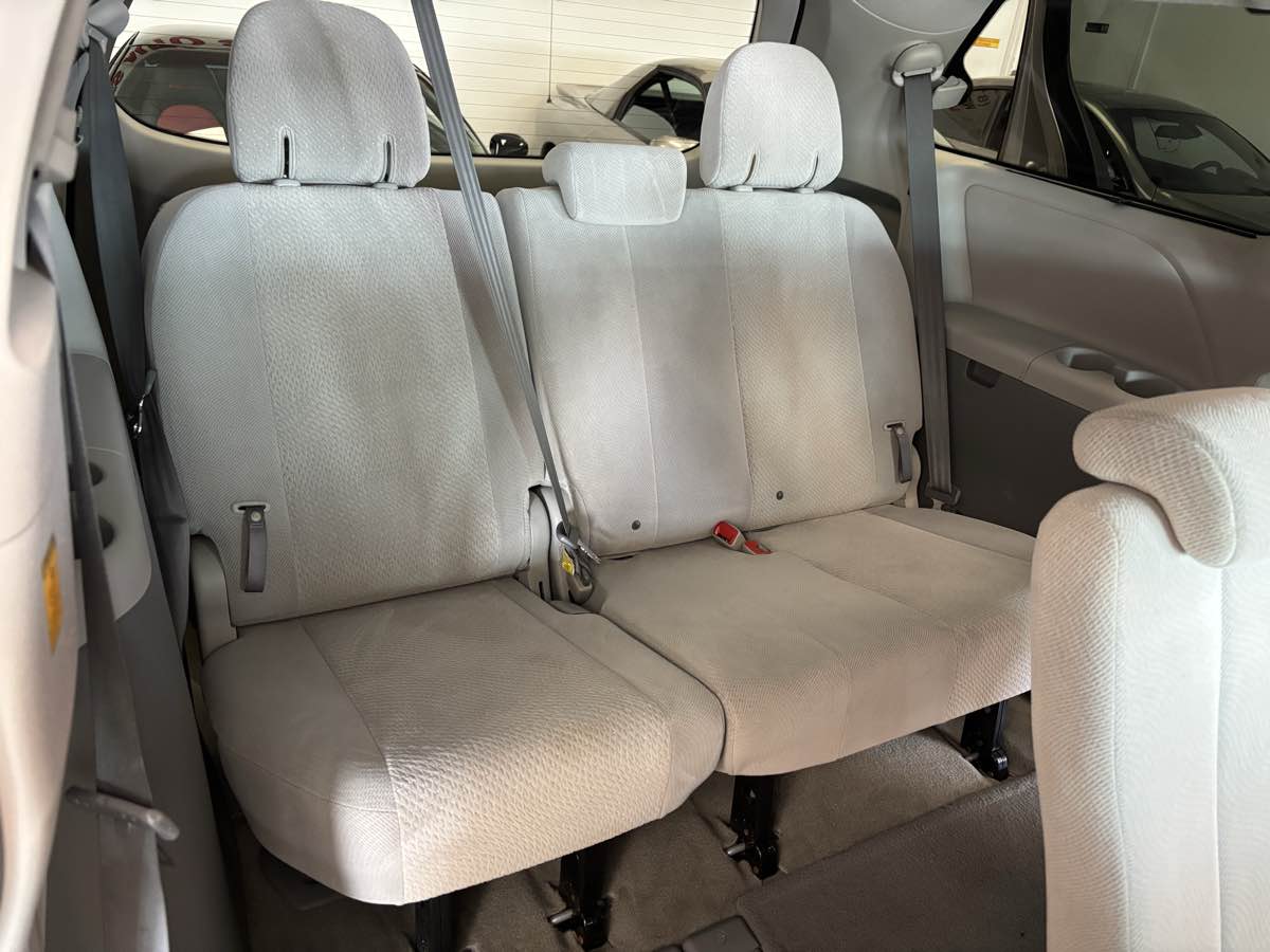 Toyota Sienna photo 21