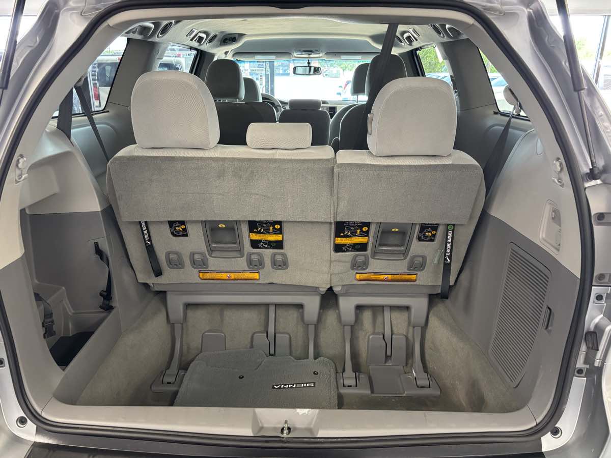 Toyota Sienna photo 22