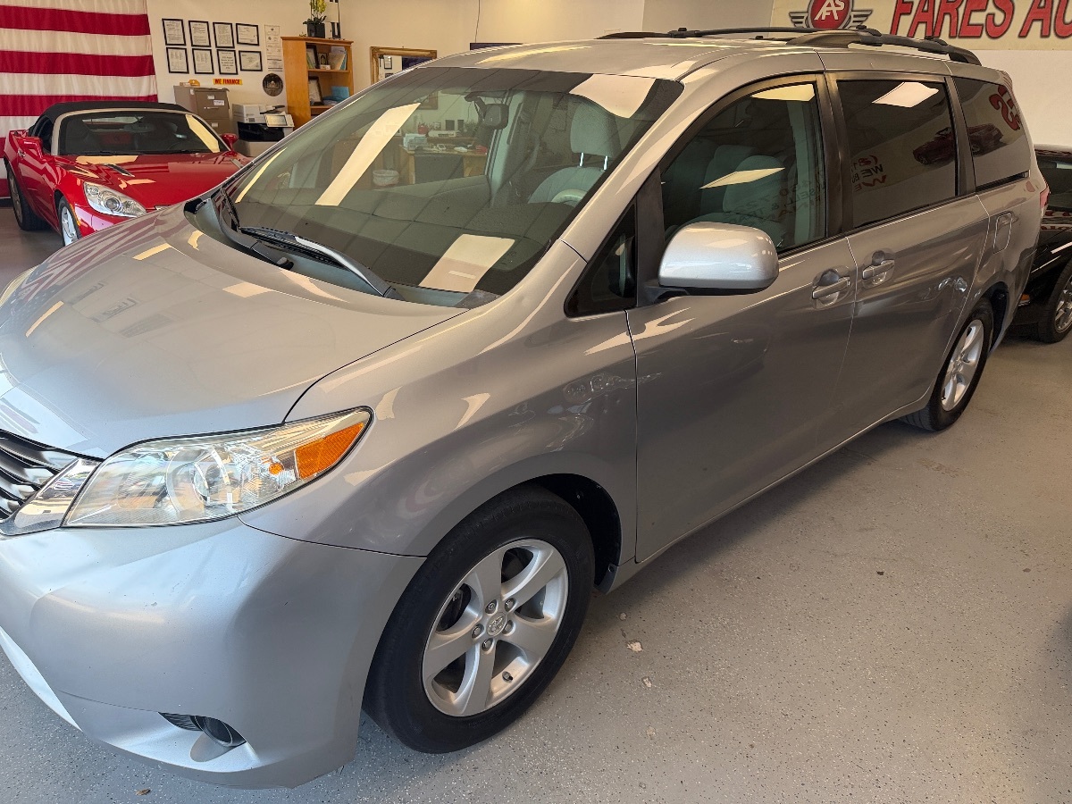 Toyota Sienna photo 4